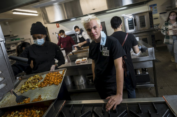 Alex Dekker quit his job to make meals for hospital workers during the height of the pandemic.