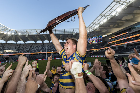 Guy Porter lifts the Shute Shield after Sydney University’s victory in 2019.
