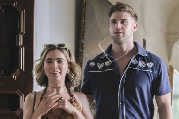 Hayley Lu Richardson (Portia) and Leo Woodall (Jack) in season two of The White Lotus.