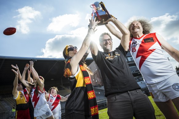 Reclink CEO Dave Wells with the RockDogs Bec Taylor and MegaHertz Chris Gill at the 2022 Reclink Cup.