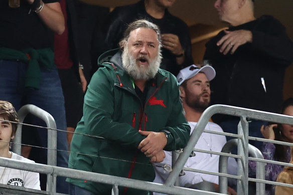 Russell Crowe watching the Rabbitohs play against and Roosters in 2021.