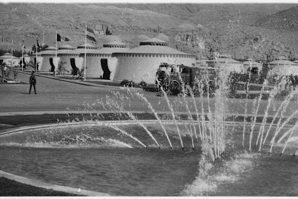 A cidade de tendas para convidados VIP, em Persépolis, construída para acomodar os chefes de estado convidados a participar da festa de 1971.