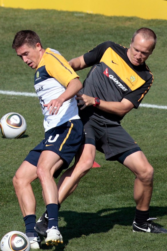 Darren Burgess, right, working with Socceroos' Harry Kewell during the 2010 World Cup. 