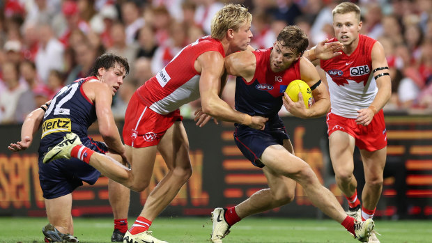 ‘Irrelevant’: Viney says off-field drama didn’t impact Dees’ defeat