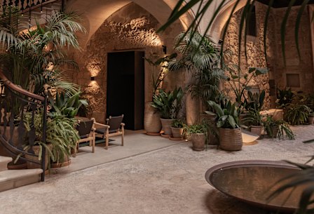 Gothic archways, vaulted ceilings and Baroque influences.