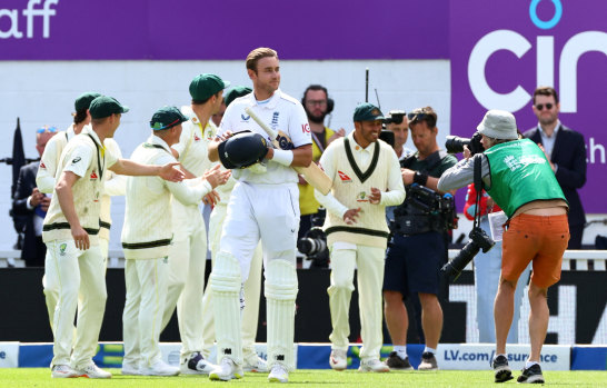 Stuart Broad was given a guard of honour by the Australians as he walked out to bat for the final time.