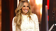 Country music Carly Pearce has admitted she has been drunk on stage before and wished she’d cancelled the gig.