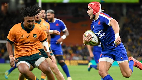 Gabin Villiere of France scores a try.