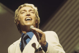 Singer Frank Ifield performs on a television show in the 1970’s.