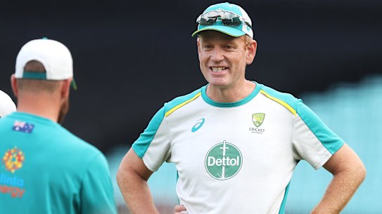 Andrew McDonald talks with Aaron Finch.