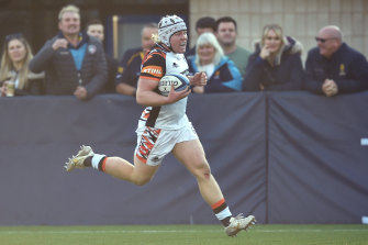 Dolly scores a try during the Gallagher Premiership Rugby match between Worcester Warriors and Leicester Tigers.