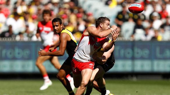 Tom Papley gets a handball away under pressure.