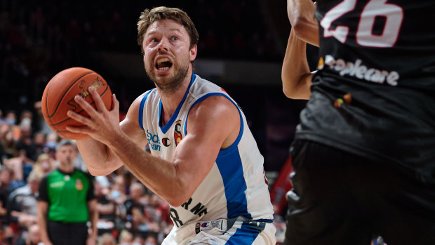 Matthew Dellavedova was the difference-maker in an enthralling clash with the Hawks.
