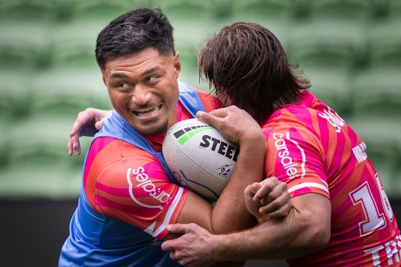 Storm big man Stefano Utoikamanu.