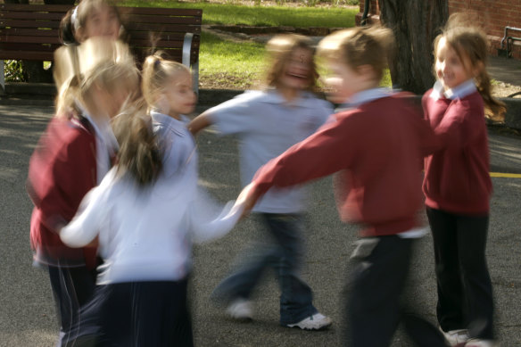 A teacher at a Beaconsfield primary school has tested positive to COVID-19 after the first day of school.