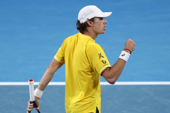 A comfortable first set for Alex de Minaur.