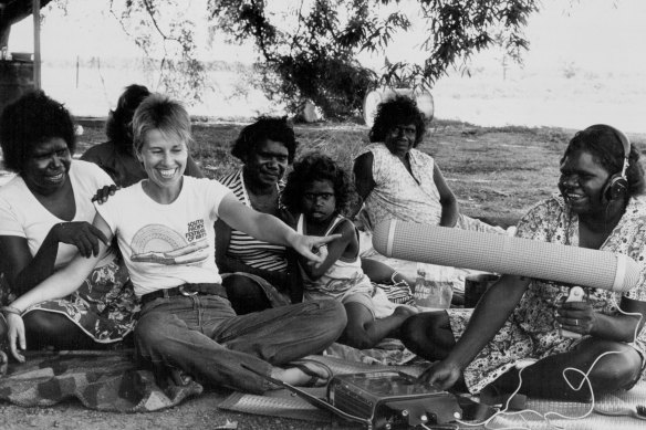 Thelma Douglas, Carolyn Strachan, Bella Charlie, Narelle Charlie, Amy Friday and Linda McDinny in Borroloola, Northern Territory, in 1981. 