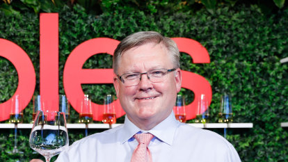 'Best of both worlds': Coles chief backs NSW-style approach for Vic lockdown