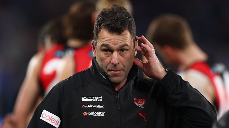 Essendon Bombers suffer fourth straight loss, remain at bottom of ladder (australia) — SMH