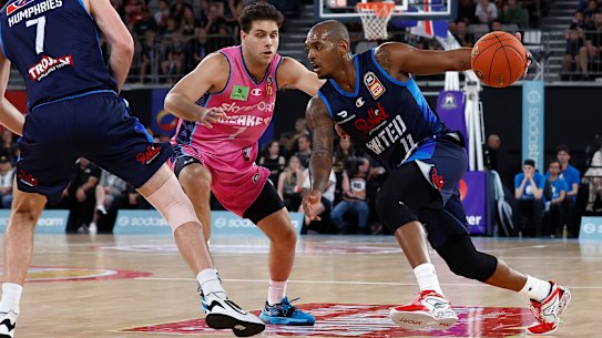 Xavier Rathan-Mayes drives to the basket.