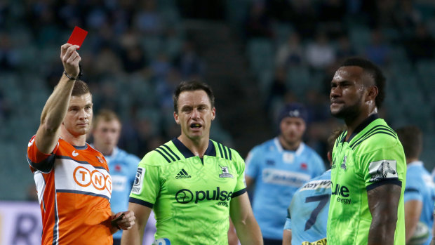 Highlanders player Tevita Nabura was red-carded in the 18th minute of a clash against the Waratahs in 2018. Under new rules, his team would be able to put on a replacement after 20 minutes. 