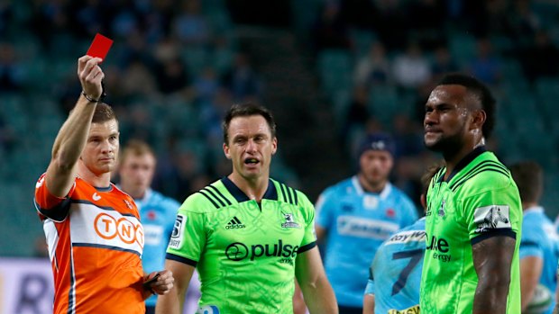 Highlanders player Tevita Nabura was red-carded in the 18th minute of a clash against the Waratahs in 2018. Under new rules, his team would be able to put on a replacement after 20 minutes. 