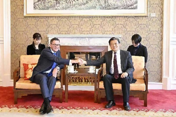 Premier Daniel Andrews with Li Xukui, vice president of the Chinese People’s Association for Friendship with Foreign Countries.