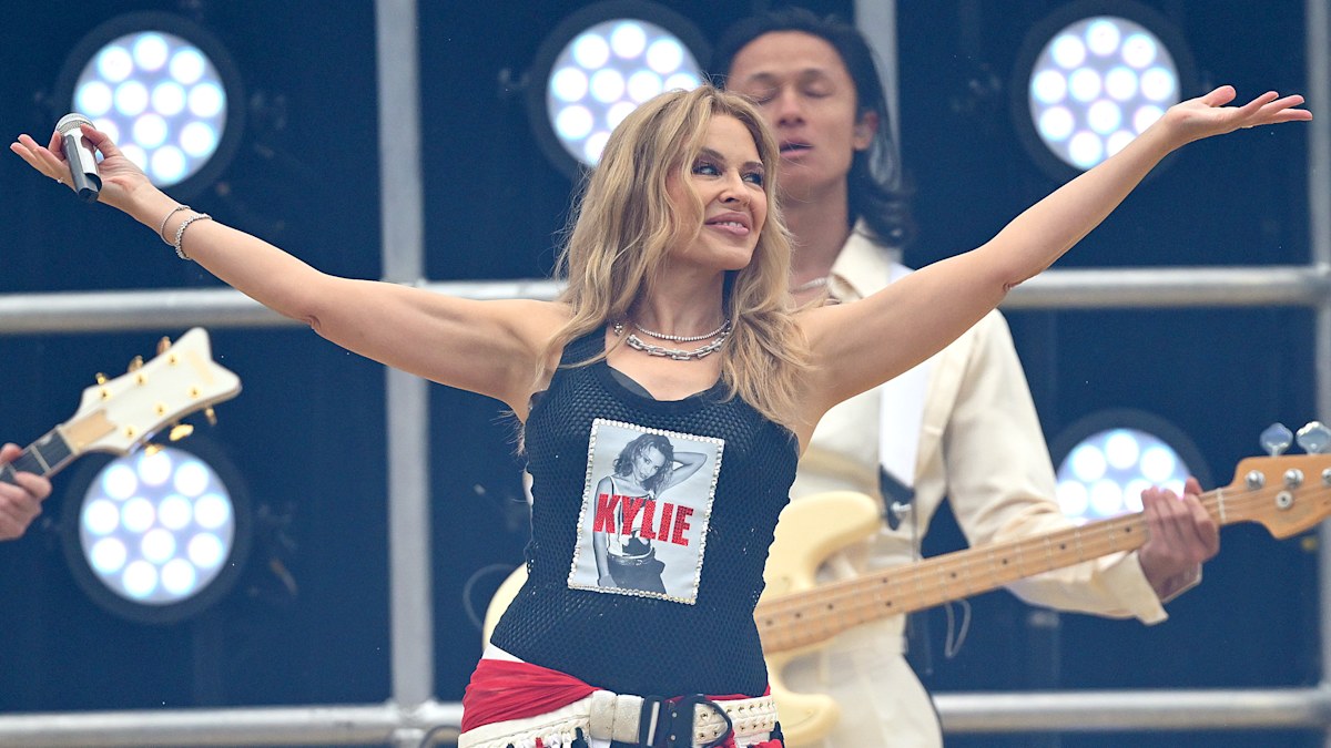 凯莉·米洛 (Kylie Minogue) 的 AFL 总决赛盛大表演震撼了 MCG，澳大利亚明星云集