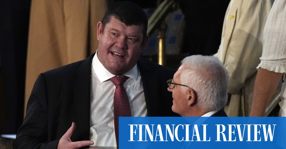Packer moves in with billionaire Mar-a-Lago residents