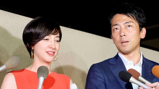 The paternity leave plans of Environment Minister Shinjiro Koizumi, who is married to TV personality Christel Takigawa, have caused a media stir.