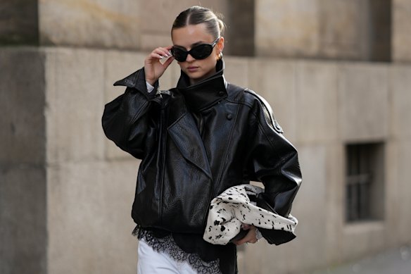 German influencer Romina Meier in a funnel-neck jacket.
