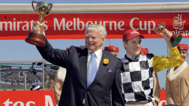 Bart Cummings and jockey Blake Shinn with the 2008 Melbourne Cups.
