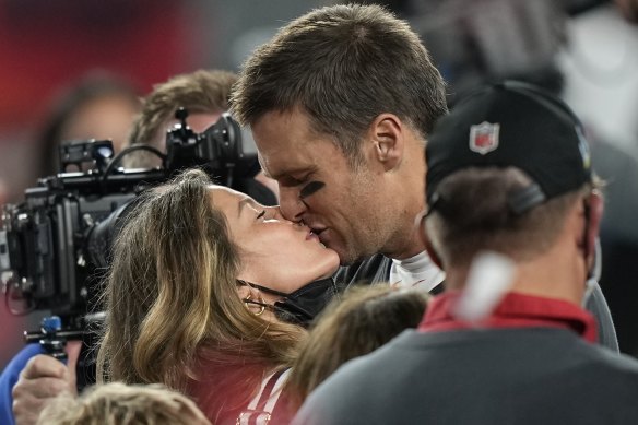  Tom Brady kisses wife Gisele Bundchen after defeating the Kansas City Chiefs in the NFL Super Bowl 55 football game in February 2021.