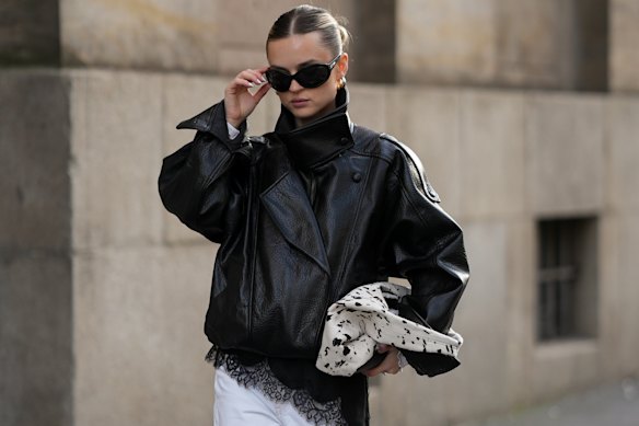 German influencer Romina Meier in a funnel-neck jacket.