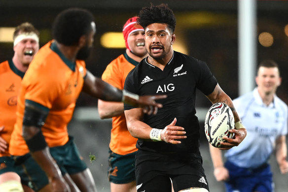 Ardie Savea makes a break at Eden Park.