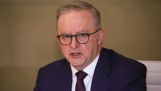 Albanese promises $1b ‘leaving violence’ payment program and online safety measures
