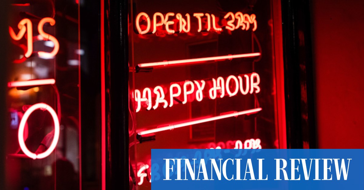 Cost-of-living pressures: City of London pubs promote happy hours to lure drinkers - Vimarsana News