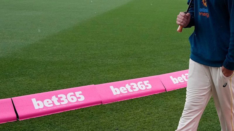 Darwin Test boundary cleared of betting ads as gambling sponsorship ends