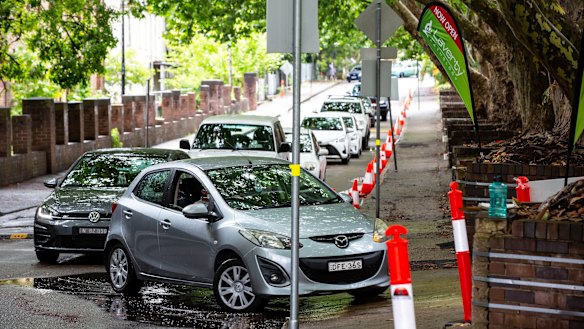 People  queue for COVID tests at a drive-through clinic in Rozelle. 