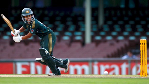 Lisa Sthalekar playing for Australia in 2009.