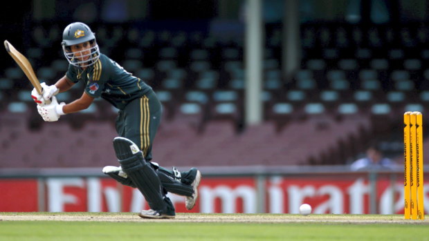 Lisa Sthalekar playing for Australia in 2009.