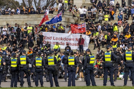 Police respond to protests by construction workers at the Shrine of Remembrance.