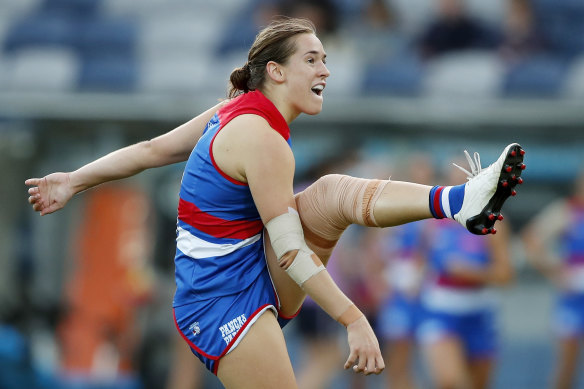 Isabel Huntington pictured playing for the Bulldogs in 2021. 