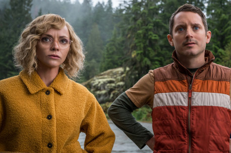 Christina Ricci as Misty and Elijah Wood as Walter in Season 2 of Showtime’s “Yellowjackets.”