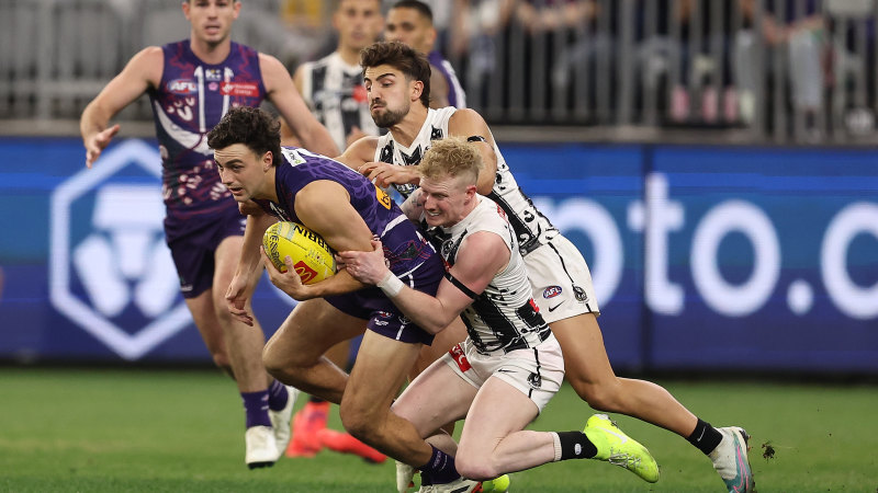 AFL round 11 LIVE updates: Dockers, Pies locked in tight contest as former cricketer starts as visitors’ sub