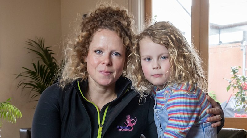 Parents ‘stockpiling’ uniforms ahead of changes to school bonus program