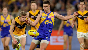 Eagle Elliott Yeo against the Hawks, who rattled West Coast with a 38-point win to close out the season.