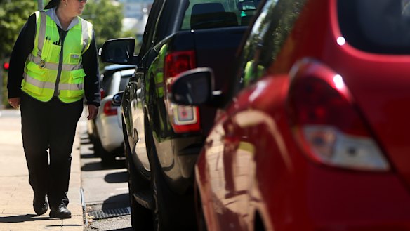 From January 31, parking inspectors in NSW will have to give motorists 10 minutes grace before issuing a fine. 