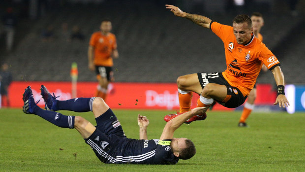 Eric Bautheac of Roar is tackled by Victory's Leigh Broxham.
