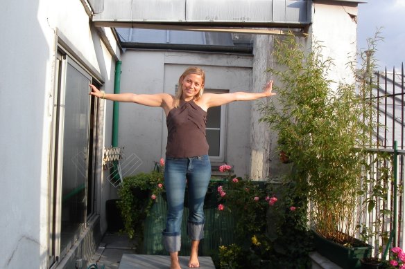 Coopes on her terrace “overlooking the chimneys and rooftops” of Paris in 2004 .